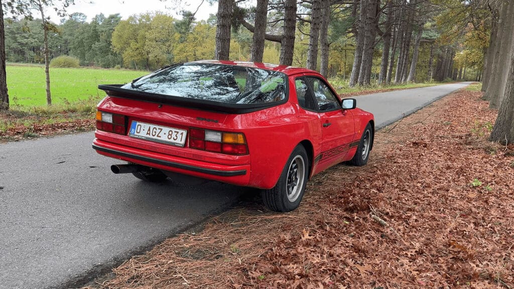 De Porsche 944 staat bekend om zijn coupé-vorm